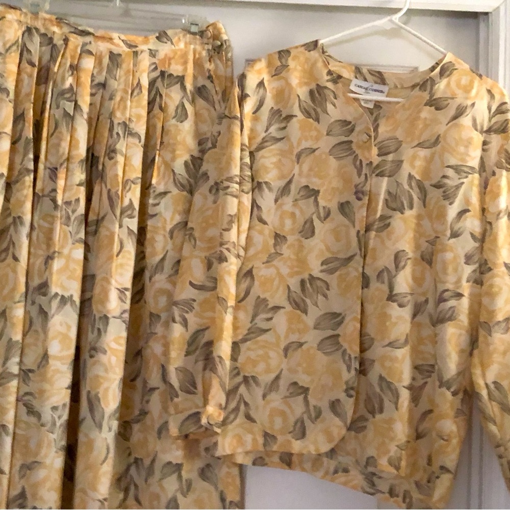 2/3/4 piece skirt and jacket. Optional 100% silk tops 1) yellow 1) green
